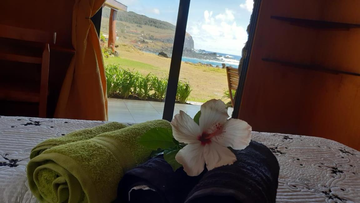 Cabanas & Hostal Tojika Hanga Roa Exterior photo